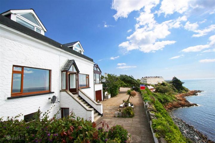 2 Vico Terrace, Vico Road, Dalkey, Dublin
