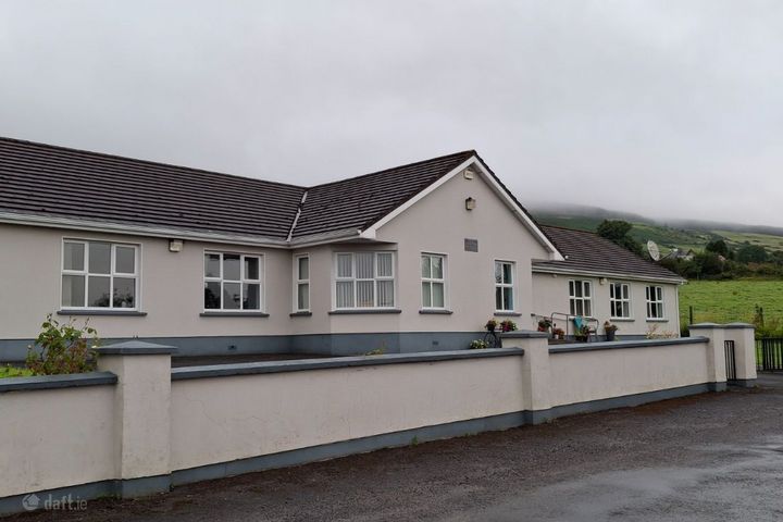 Samhlaíocht, Kilbane, Broadford, Co. Clare, V94P791