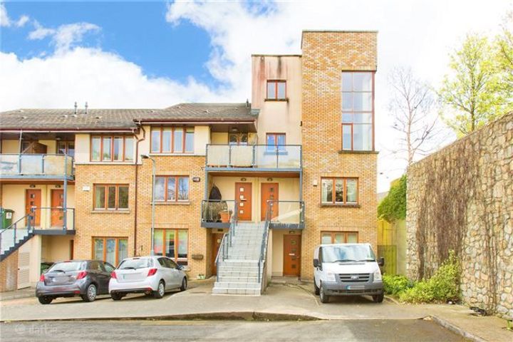 Belarmine Crescent, Stepaside, Dublin 18