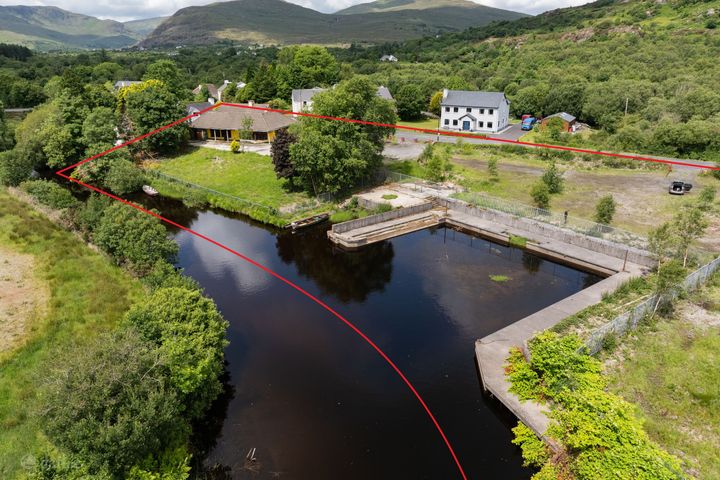 Mac'S, Carrick West, Cornamona, Co. Galway, F12NC03