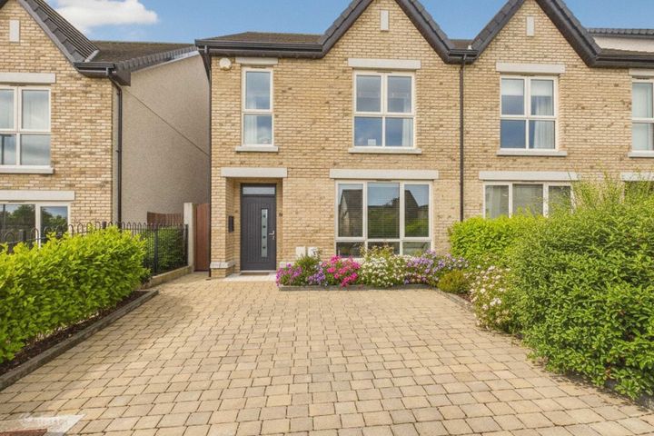 18 Cuirt Bhoirne, Roscam, Galway, H91RDT2
