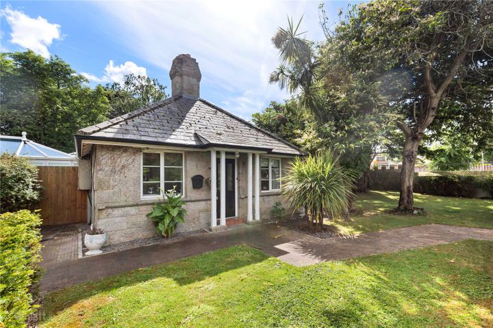The Gate Lodge, Glencairn, Murphystown Road, Dublin, D18WC41