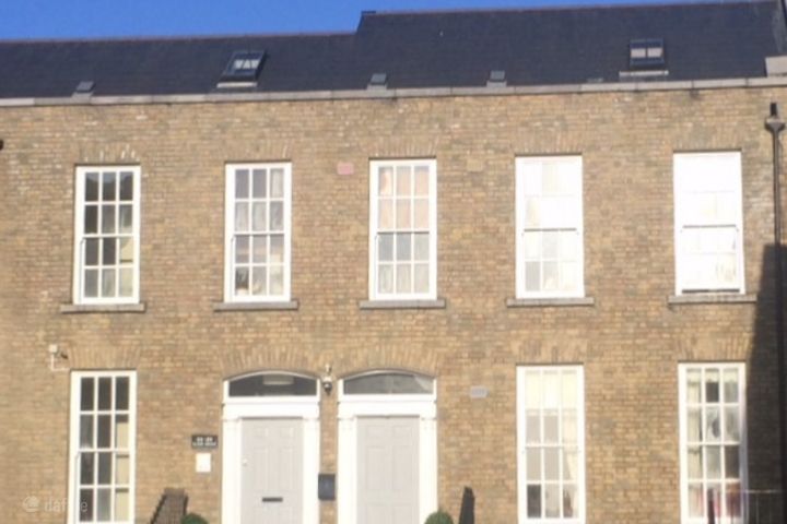 Apartment 11, 24/25 Pearse Square, Grand Canal Dock, Dublin 2