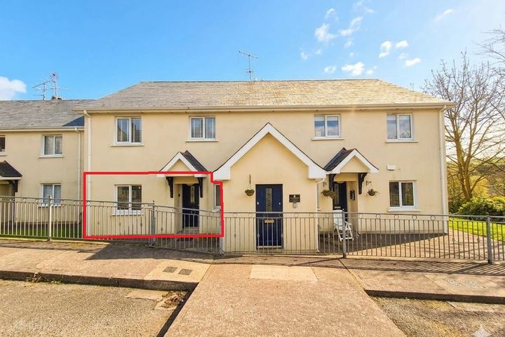 2 Woodfield, Curra Woods, Riverstick, Co. Cork, P43W304