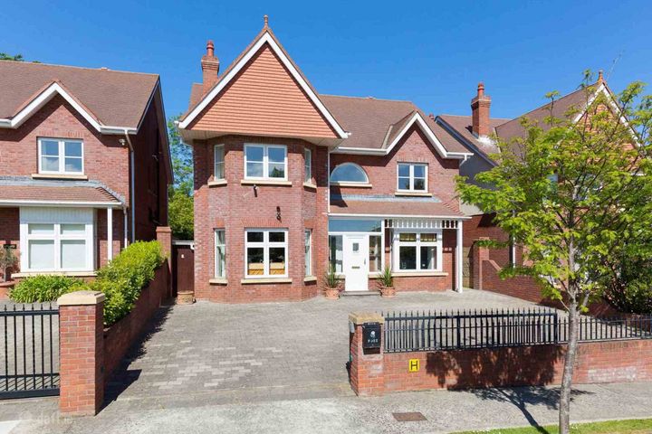 2 Pavillion Gate, Glenamuck Rd, Carrickmines, Dublin 18, Dublin