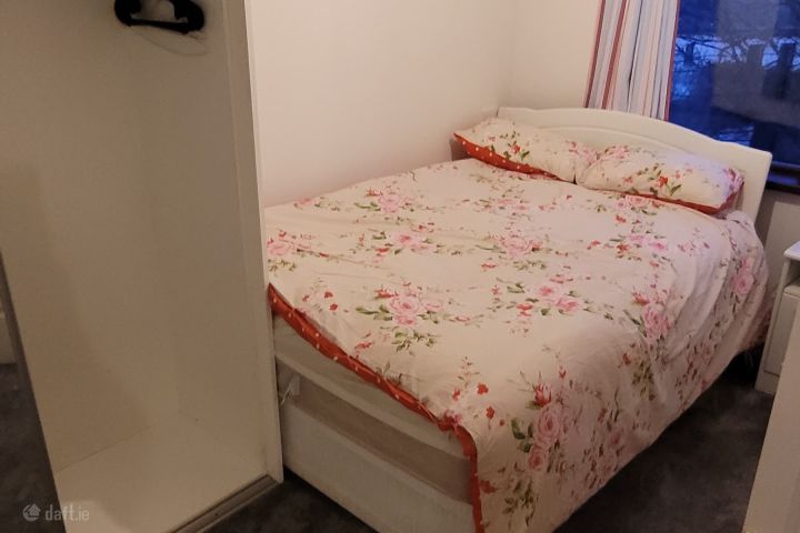 White Oaks, Roebuck Road, Dublin 14, Goatstown, Dublin 14