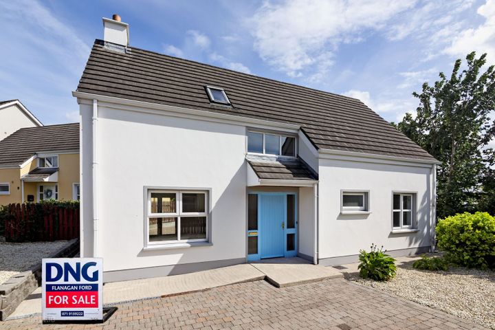 27 Churchfield, Dromahair, Dromahair, Co. Leitrim, F91H6X0