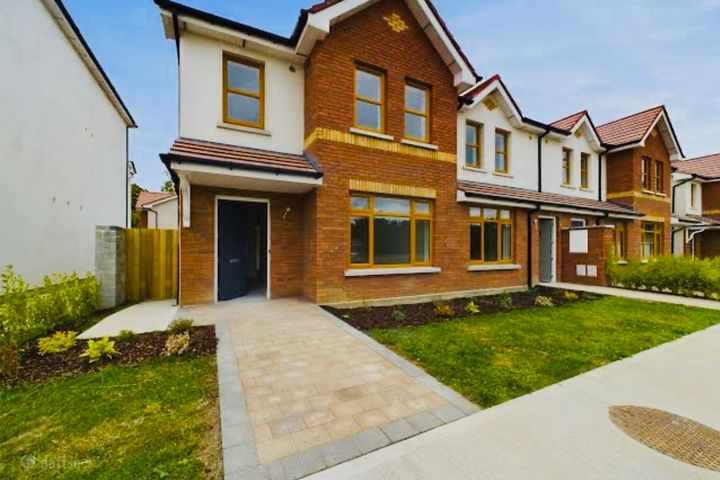 Summerseat , Cresent, Clonee, Co. Meath