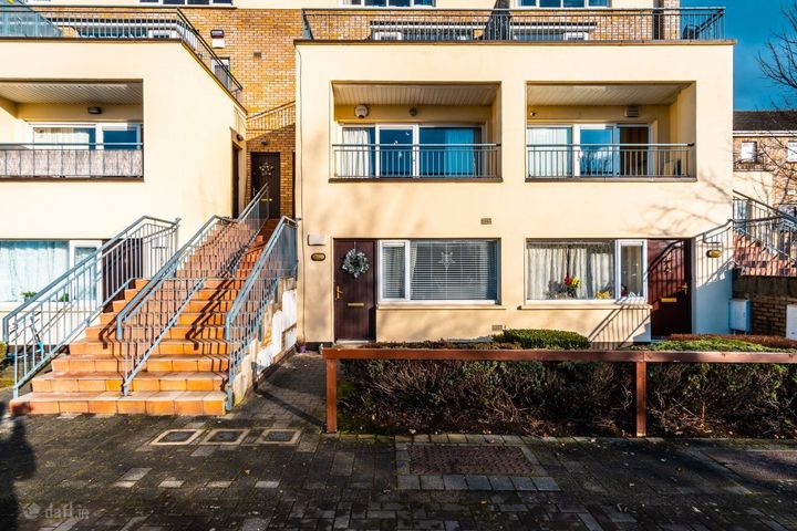 Waterville Row, Waterville, Ballycoolin, Dublin 15, D15V296