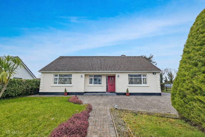 Loughville, Lachinch Road, Ennis, Co. Clare, Ennis, Co. Clare, V95P2D8