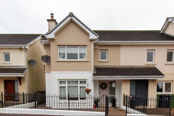 18 Ardkeale, Mount Oval Village, Rochestown, Cork