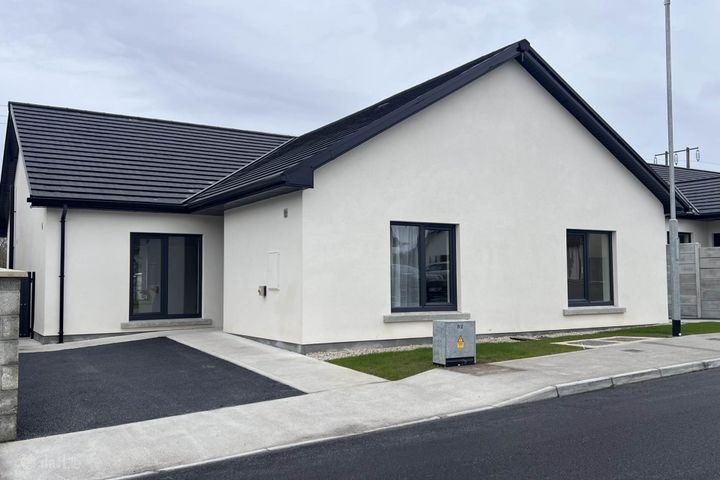 8 Roseville Crescent, Cahir, Co. Tipperary, E21KF83