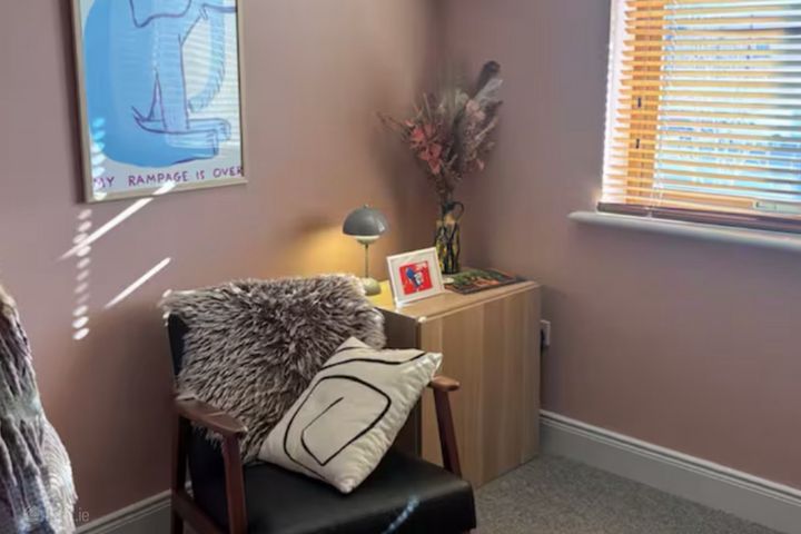 Single room- Bills included. Lis Na Dara, Dundalk, Co. Louth