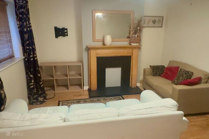 18 Pembroke Grove, Pembroke Wood, Passage West, Co. Cork, T12DD72