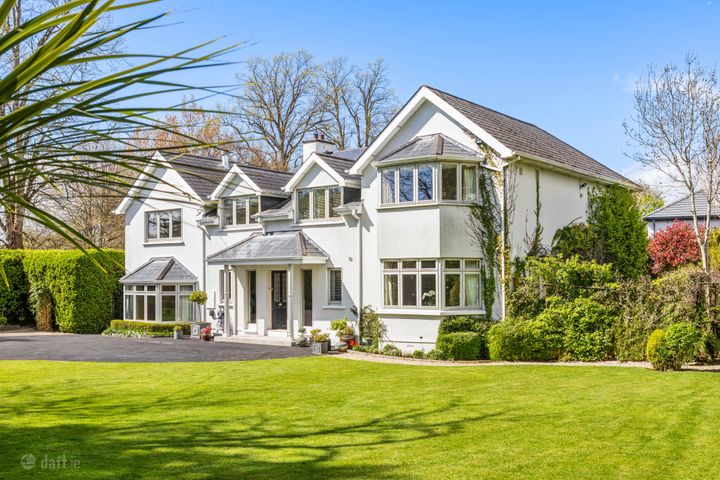 Castlemoyle, Leopardstown Road, Foxrock, Dublin 18, D18K4H3
