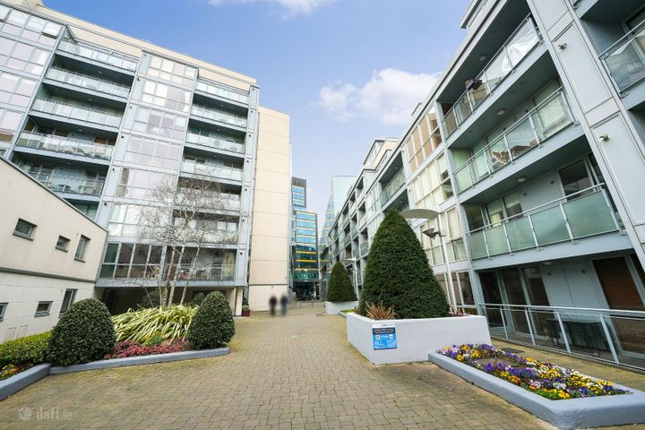 Apartment 18, The Hibernian, The Gasworks, Grand Canal Dock, Dublin 4, D04CF43 - Photo 3