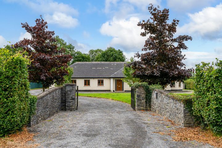 Teach Taitneamh, Ross, Rathcabbin, Tipperary