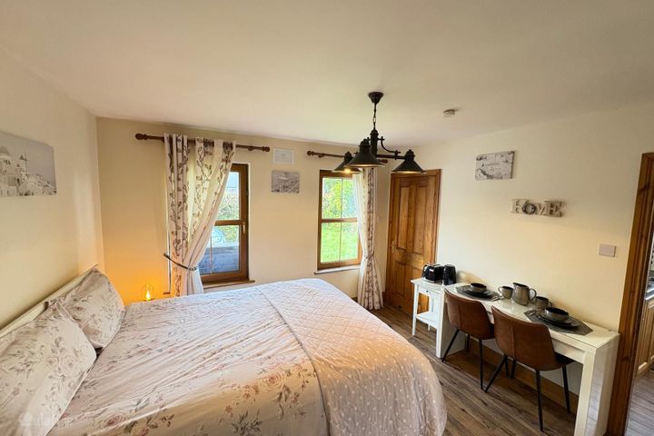 Independent Ensuite Studio with Private Kitchen, Bathroom and Bedroom, Newbridge, Co. Kildare