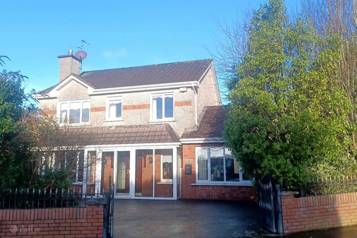 10 The Meadows, Classes Lake, Ovens, Cork