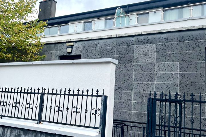 Apartment 2, Gort An Tsamhraidh, Claregalway Shopping Centre, Claregalway, Co. Galway, H91R638