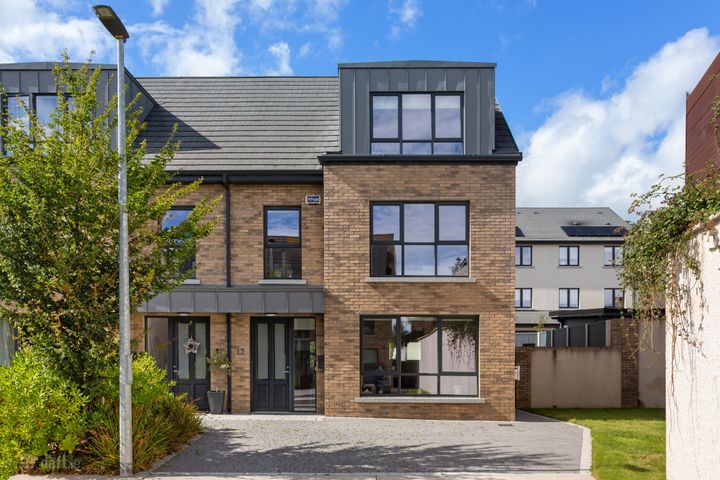 12 Carraig Bui, Johnstown Road, Cabinteely, Dublin 18, Dublin