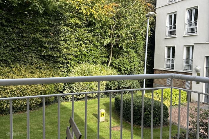 Apartment in Blackrock, Carysfort - View 3