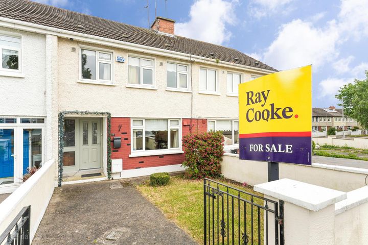 12 Rathlawns, Rathcoole, Co. Dublin
