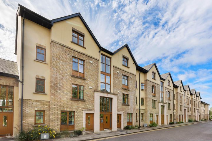 10 Woodbrook Court, Castleknock, Dublin 15, Co. Dublin, D15AY27
