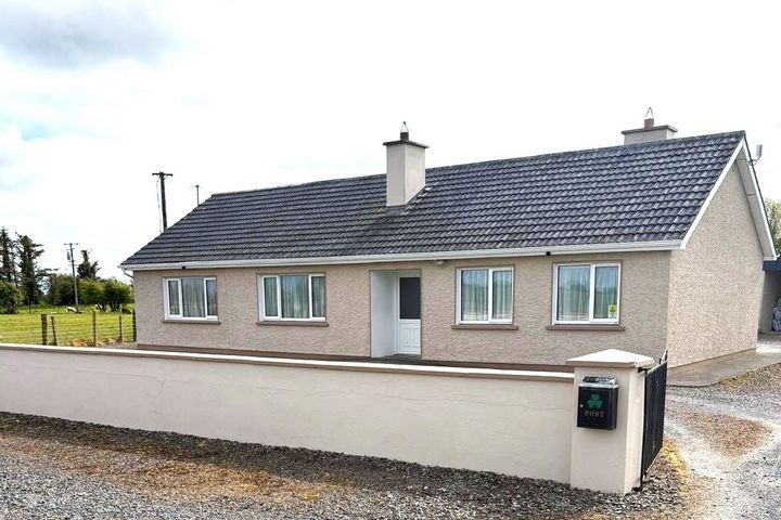 Belmont, Cloghans Hill, Milltown, Co. Galway, H54RH36