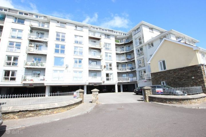 21 The Waterfront, Lynch's Quay, Cobh, Co. Cork, P24C954