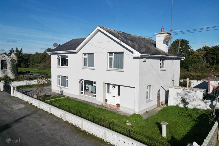 Lough Na Neine House, Castle Lane, Roscommon Town, Co. Roscommon, F42W291