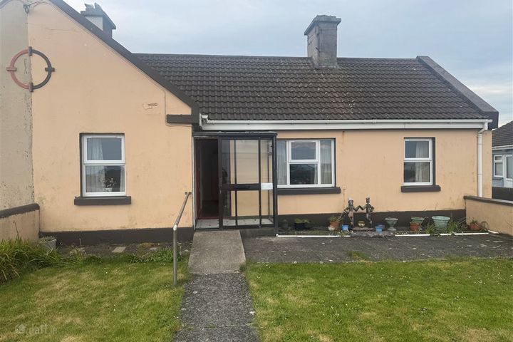 3 McSweeney Terrace, Kilkee, Clare, V15NT73