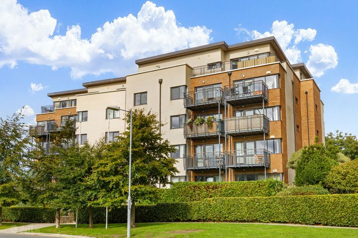 17 The Crescent, Carrickmines Manor, Carrickmines, Dublin 18, D18HY90