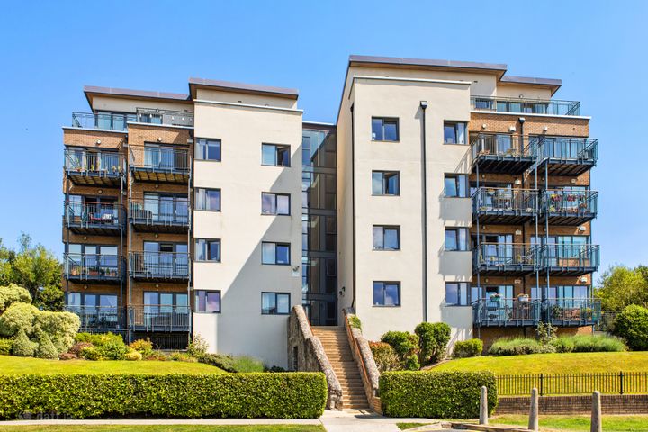 80 The Crescent, Carrickmines Manor, Carrickmines, D18EW94