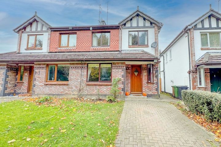 10 Parc Na Silla Rise, Loughlinstown, Dublin 18, D18XY17