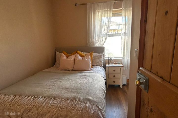 Double Room in East Wall, bills included, North Wall, Dublin 3