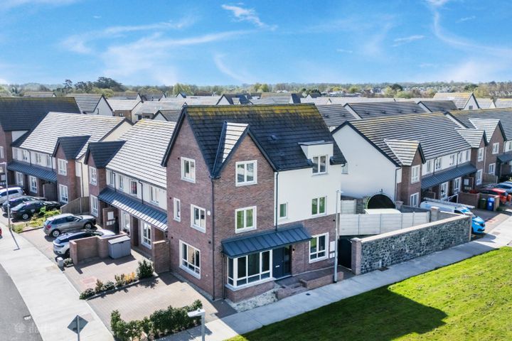 26 The Drive, Belin Wood, Newbridge, Co. Kildare, W12YR52