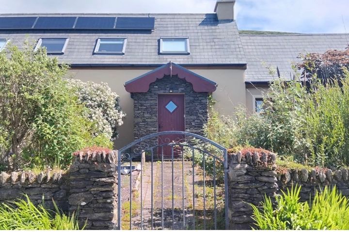 Lateeve Beg, Ballyferriter, Ballineanig, Co. Kerry, V92C5C9