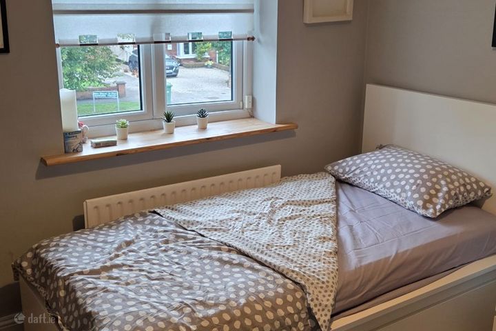 17 Glencairn Thicket, The Gallops, Dublin 18 (Sun - Fri Only), Leopardstown, Dublin 18