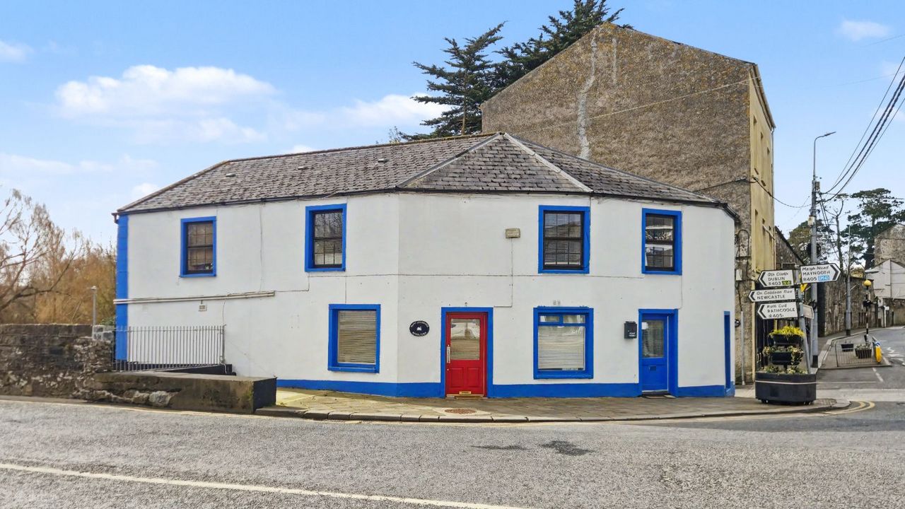 2 Bridge House, (4 Apartments  Commercial) Main Street, Celbridge, Co. Kildare - Detached house