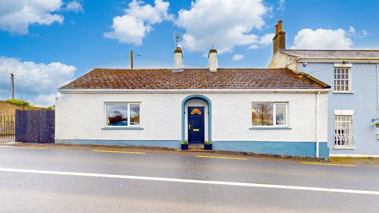 Malicks Cottage, Curragh Edge, Athgarvan, Ballysax, Co. Kildare - Bungalow For Sale