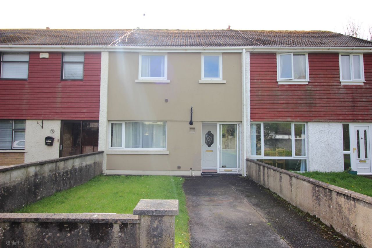 34 Shannon Banks, Corbally, Westbury, Co. Clare - Terraced house