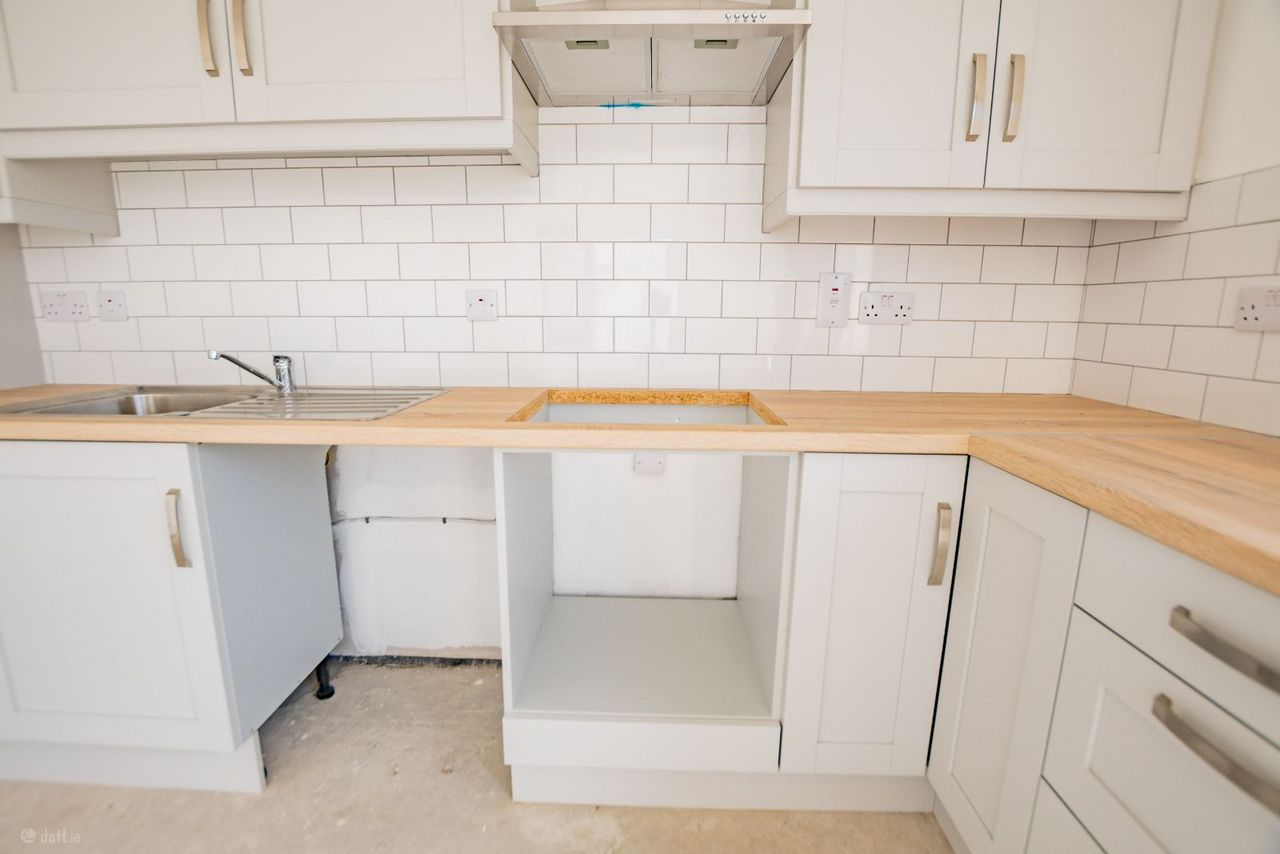 3 Bed Mid Terrace, White Linen Avenue, Longford Town, Co. Longford