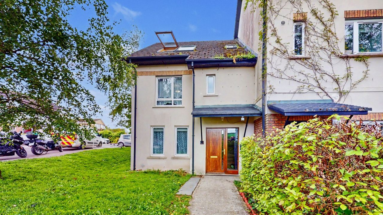 24 Cluain Cairn, Station Road, Carrigtwohill, Co. Cork - End-of-terrace house