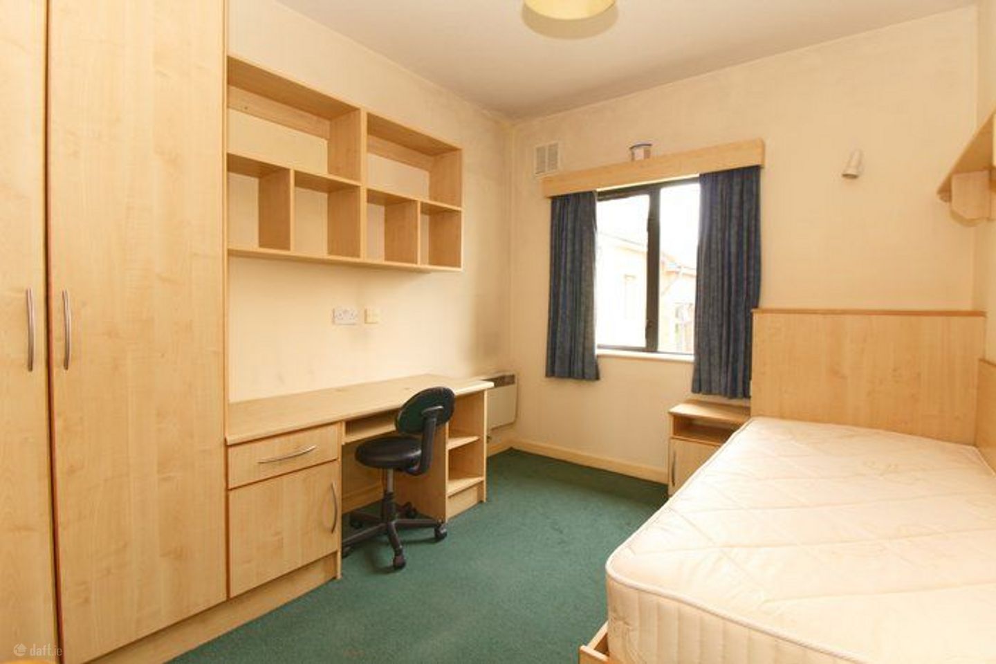 SUMMER ONLY--Apartment Share in Wellmount Village , Athlone, Co. Roscommon