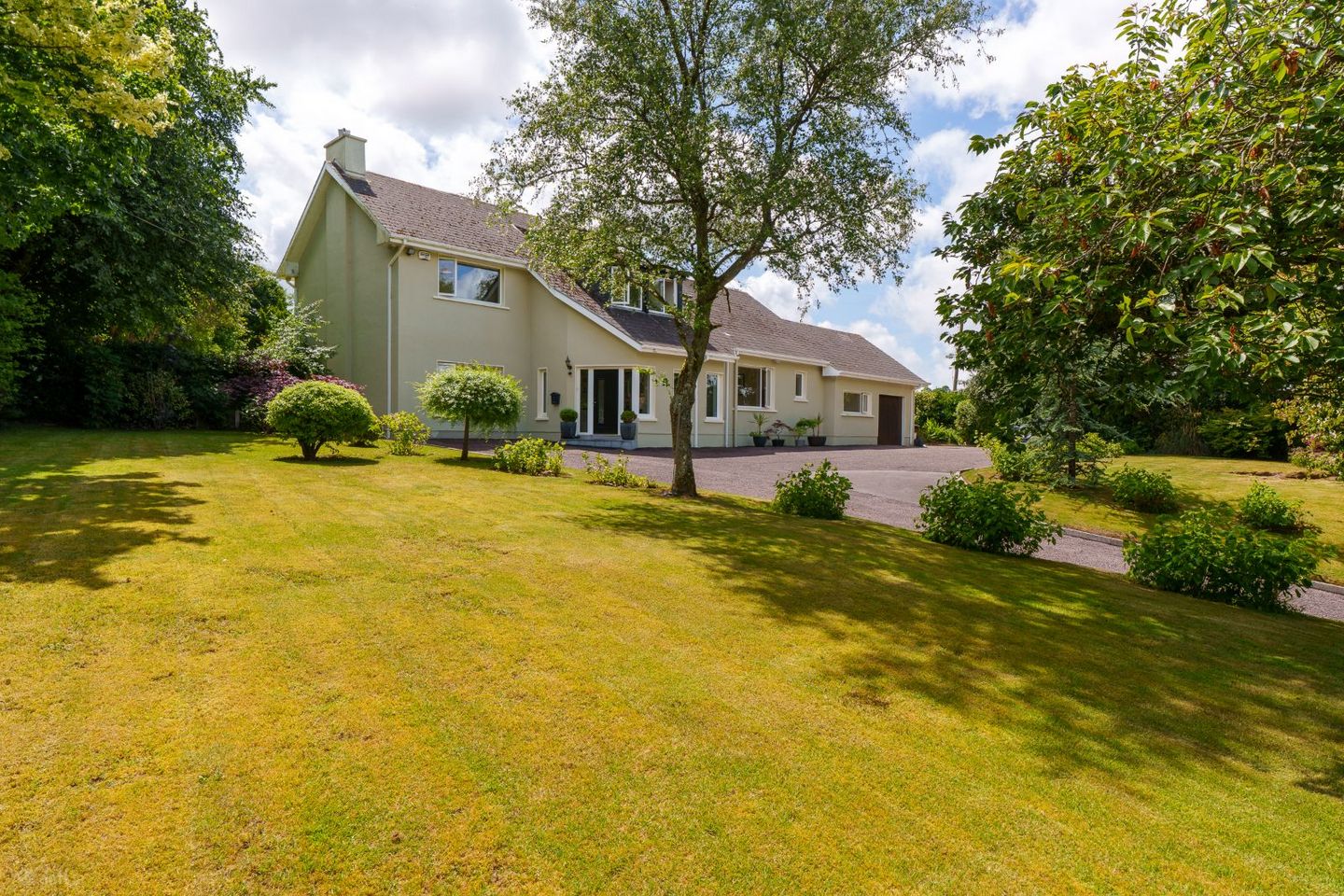 Eden, Ardrostig, Waterfall, Co. Cork, T12W58A