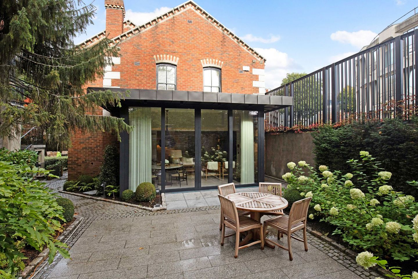 The Mews, 40a Elgin Road, Ballsbridge, Dublin 4