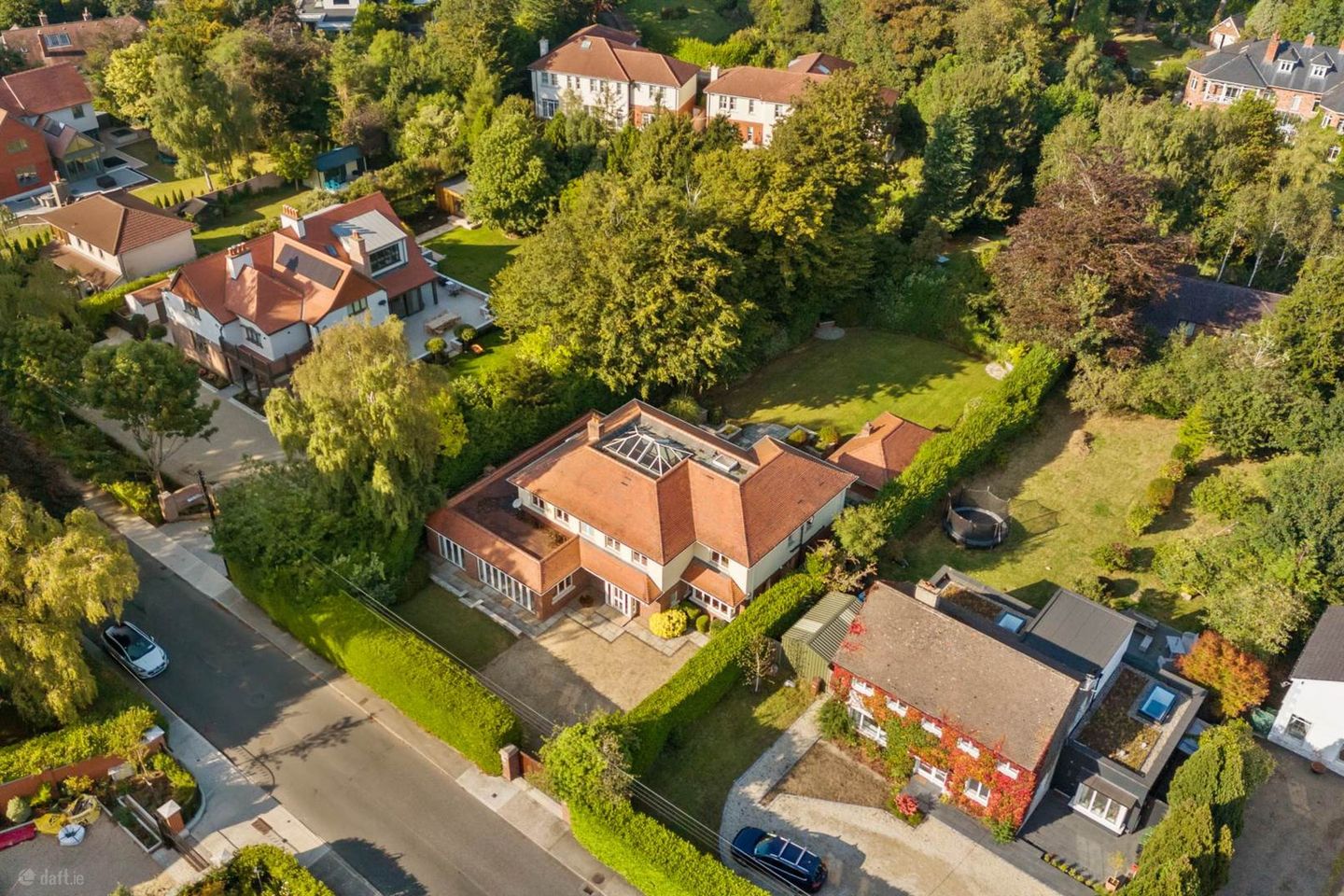 Barna, Hainault Road, D18V0N1