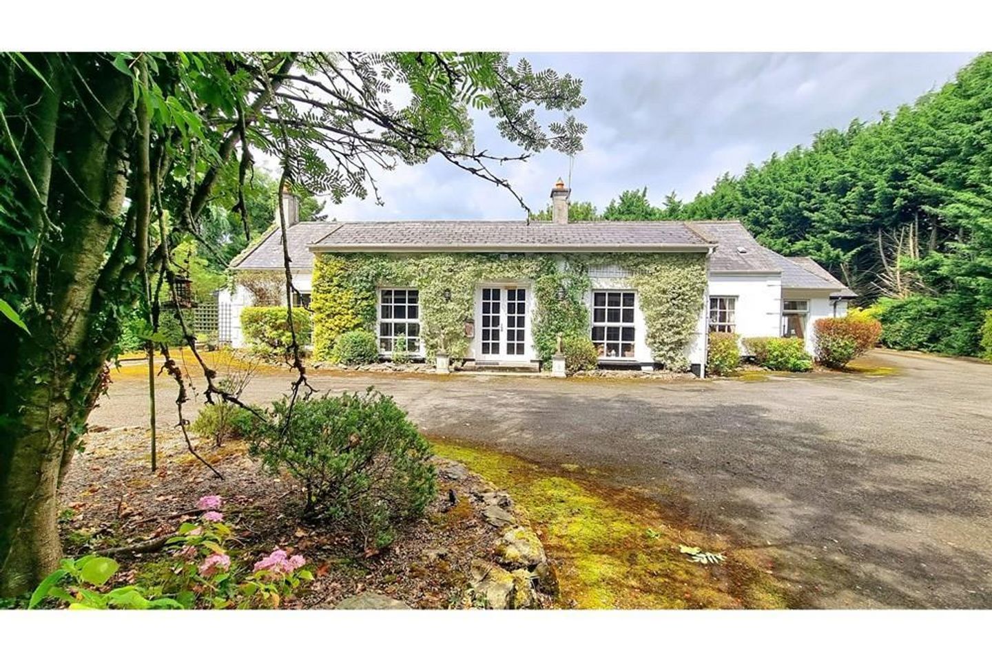 Newhall, Newhall Cottage, Naas, Co. Kildare, W91Y2RF