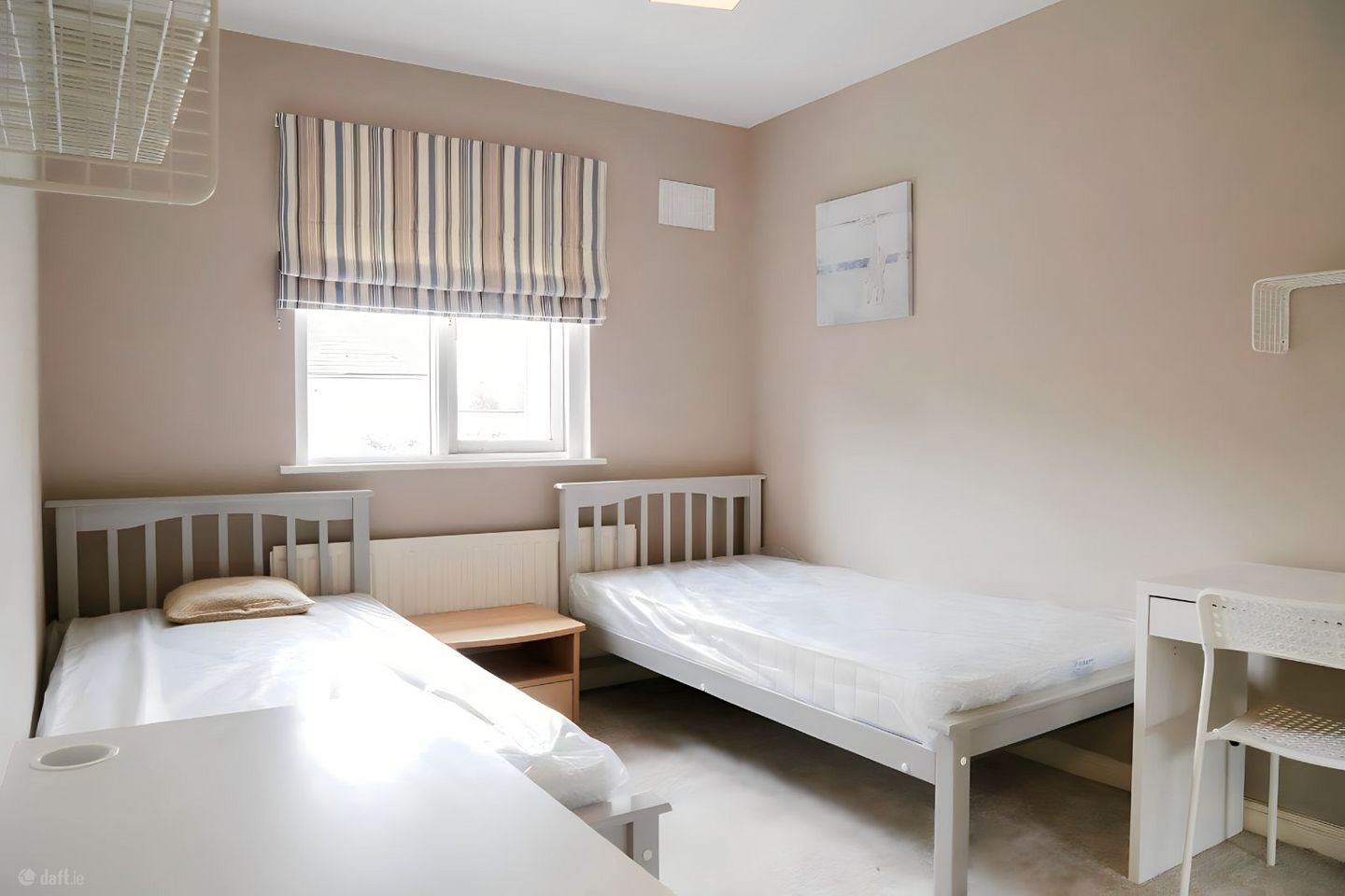 Bed in a twin female room available from 28/04/26. King'S Inns Court,Phibsborough Road,Dublin 7, North Circular Road, Dublin 7